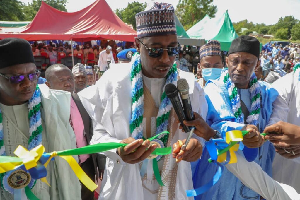 Again Governor Zulum commissions 50 Houses for UNIMAID’s junior staff, approves financial support to staff affected by IPPIS enrollment