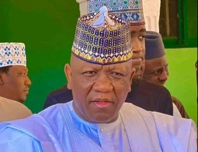 SANATA ABDUL’AZIZ YARI YA BA KUNGIYAR YAN JARIDA TA KASA RESHEN JAHAR ZAMFARA SABUWAR MOTA.